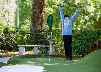 Hole in one at Sundbyberg's MOS-adventure golf